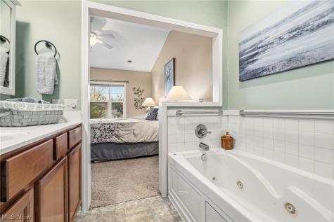 1340 Cascade Circle W Canton OH 44708