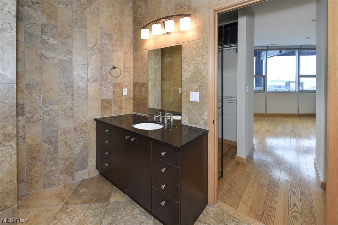 701 W Lakeside Avenue Cleveland OH 44113