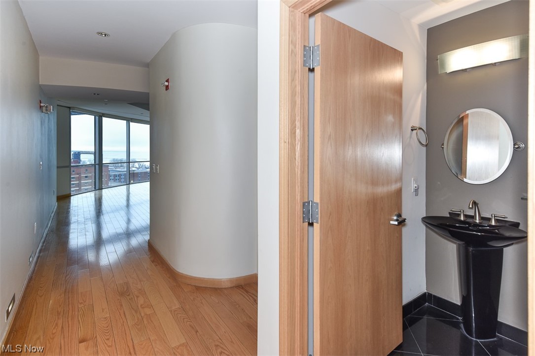 701 W Lakeside Avenue Cleveland OH 44113