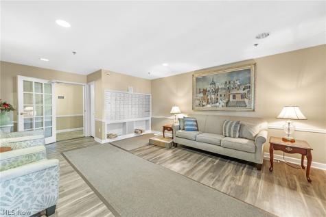 2885 Pease Drive Rocky River OH 44116