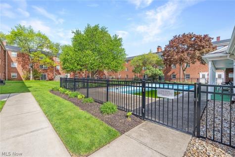 2885 Pease Drive Rocky River OH 44116