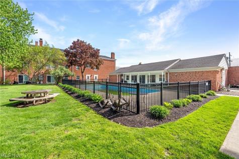 2885 Pease Drive Rocky River OH 44116