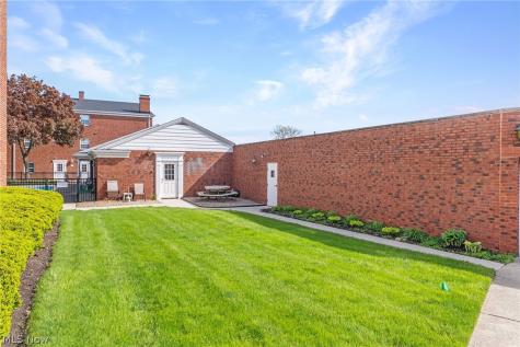 2885 Pease Drive Rocky River OH 44116