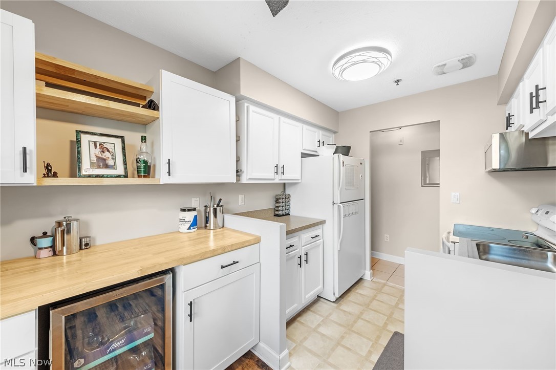 2885 Pease Drive Rocky River OH 44116