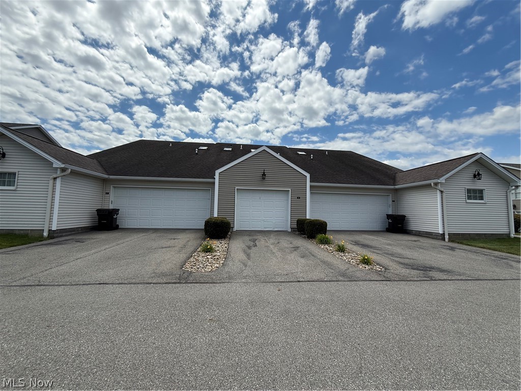 15 Town Square Boulevard Columbiana OH 44408