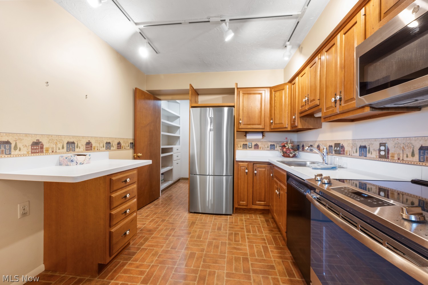 15555 Hilliard Road Lakewood OH 44107