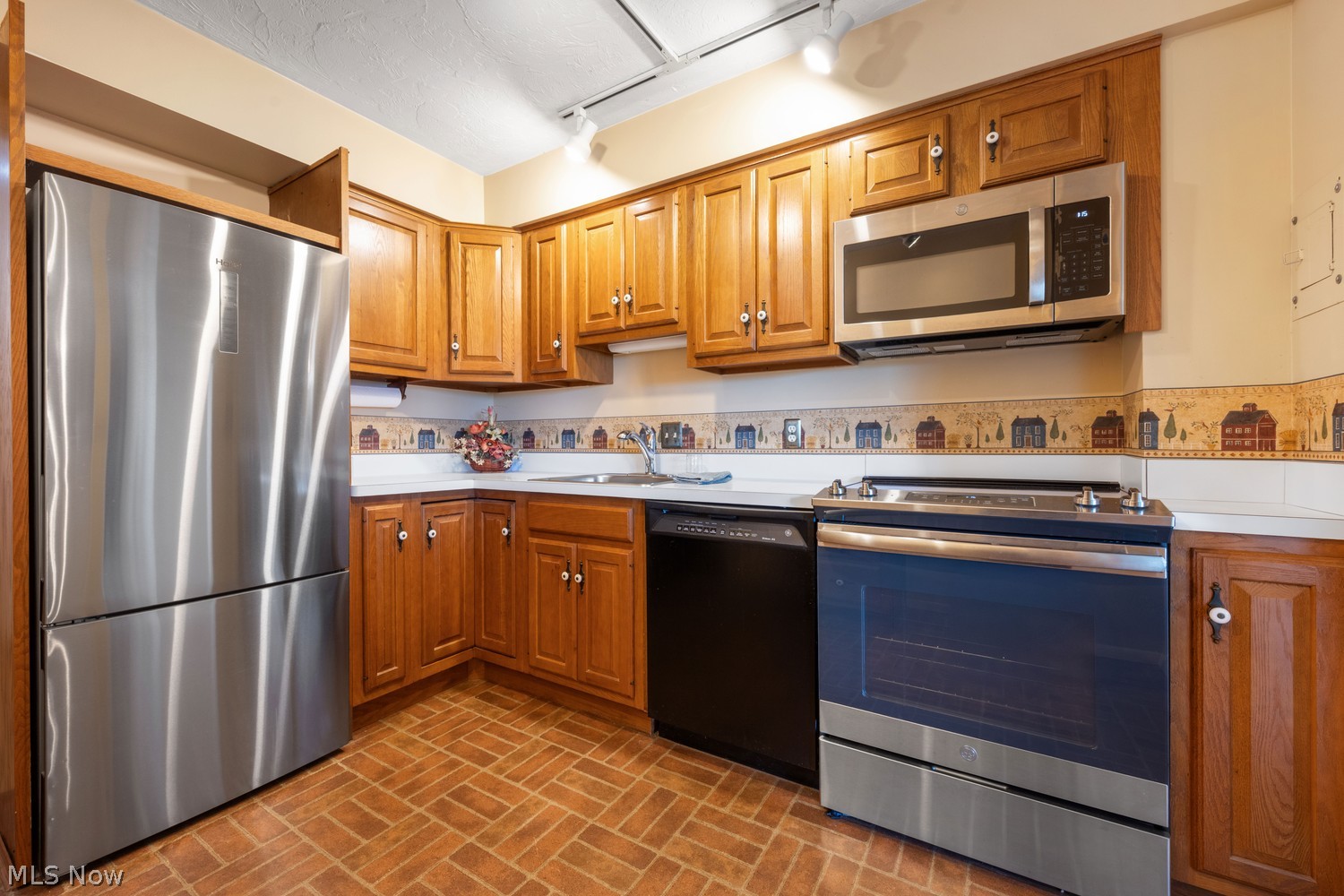 15555 Hilliard Road Lakewood OH 44107