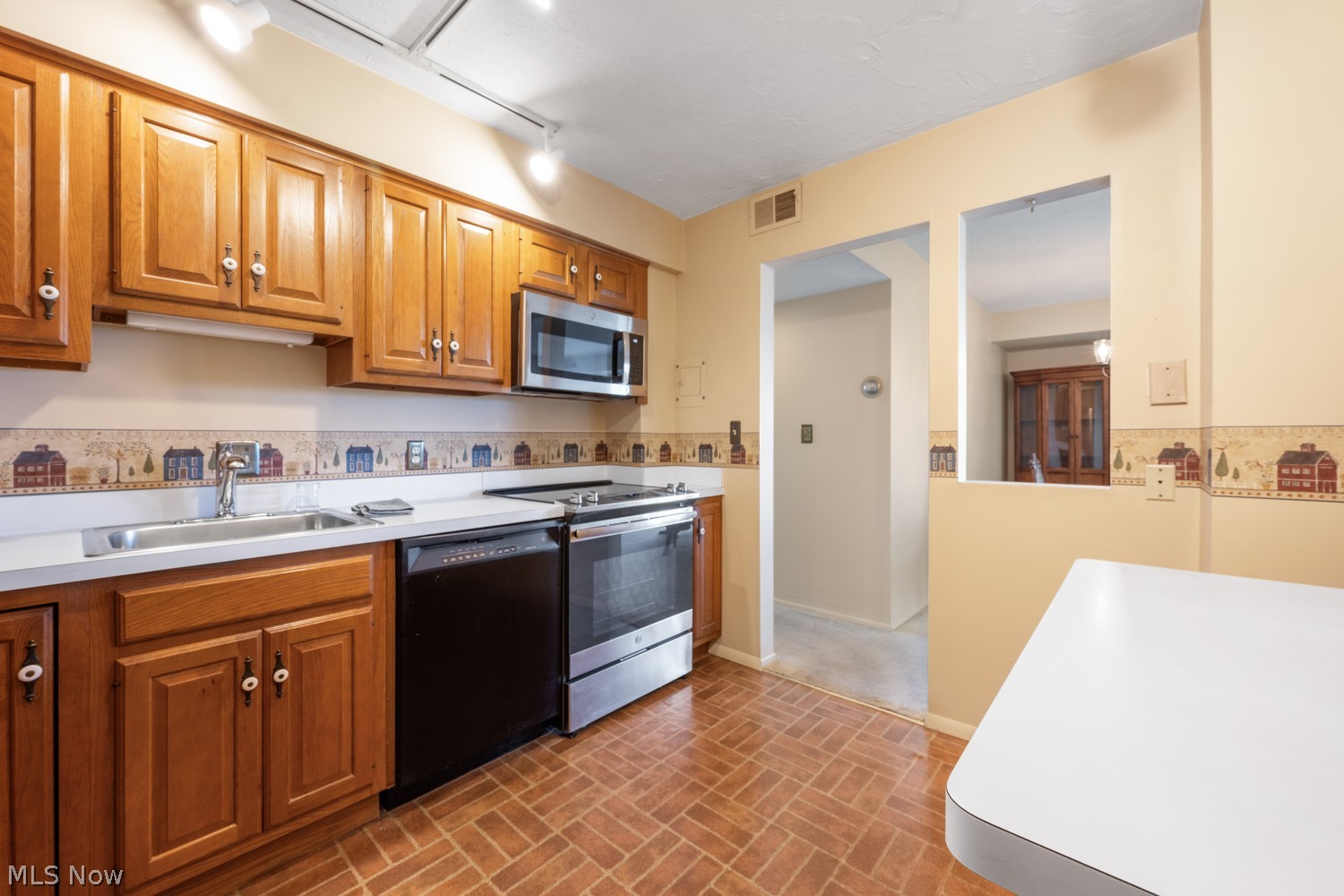 15555 Hilliard Road Lakewood OH 44107