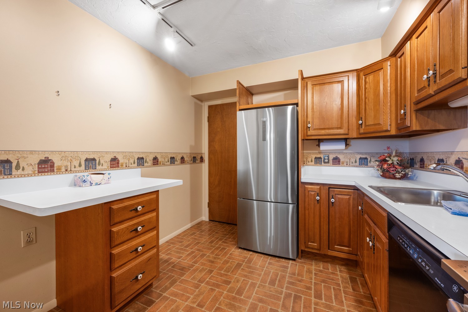 15555 Hilliard Road Lakewood OH 44107
