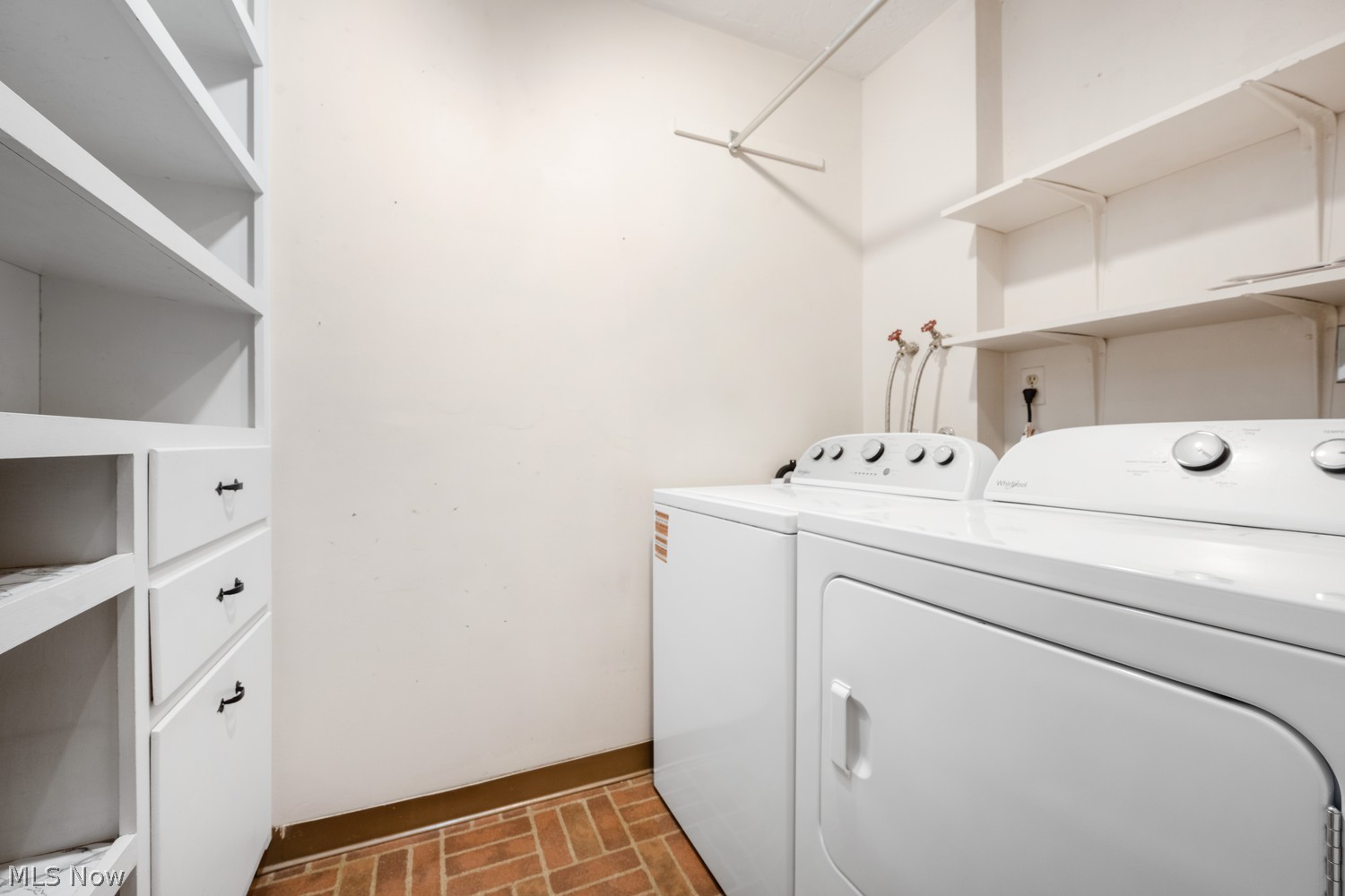 15555 Hilliard Road Lakewood OH 44107