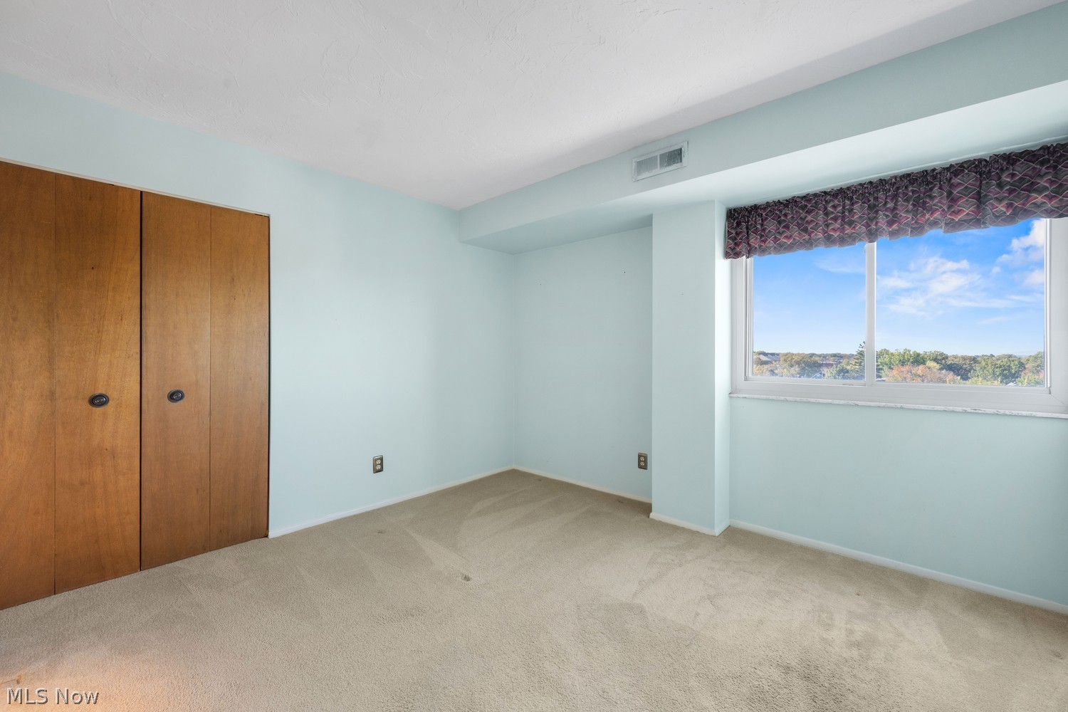 15555 Hilliard Road Lakewood OH 44107