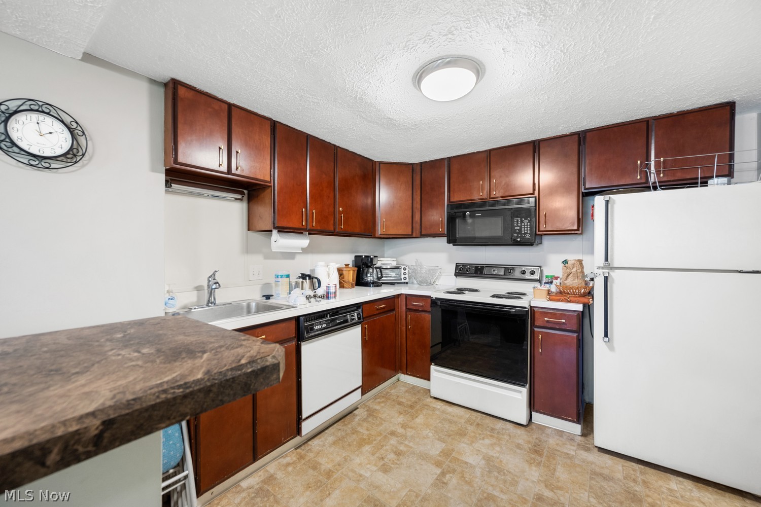 15555 Hilliard Road Lakewood OH 44107