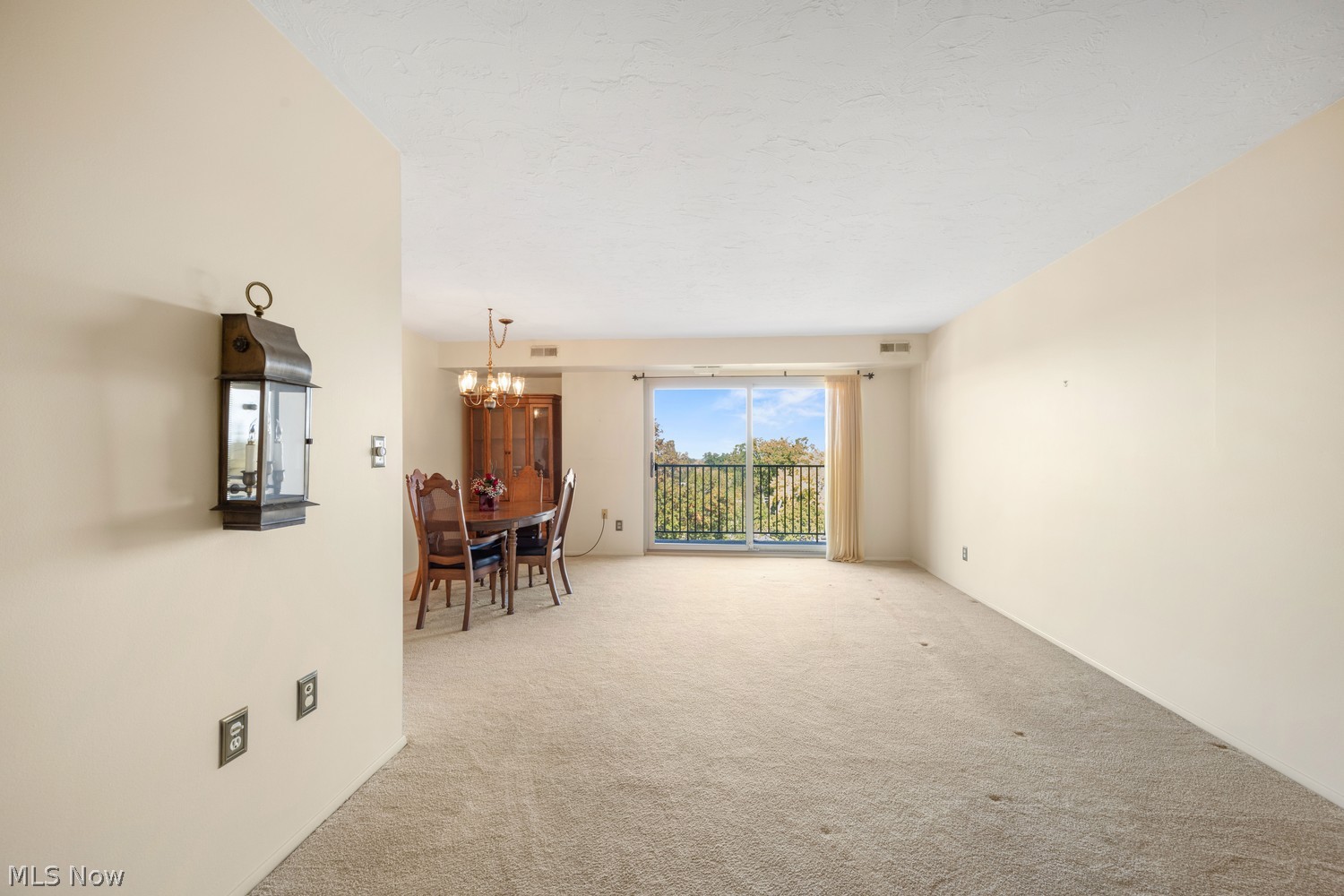 15555 Hilliard Road Lakewood OH 44107
