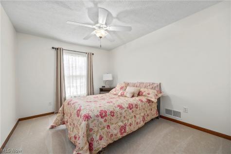 519 Heather Woods Drive Elyria OH 44035