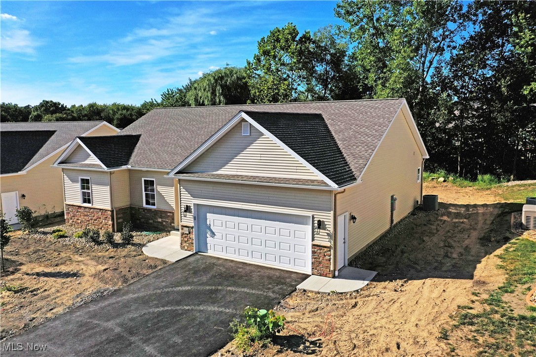 2261 Saddlebrook Cortland OH 44410