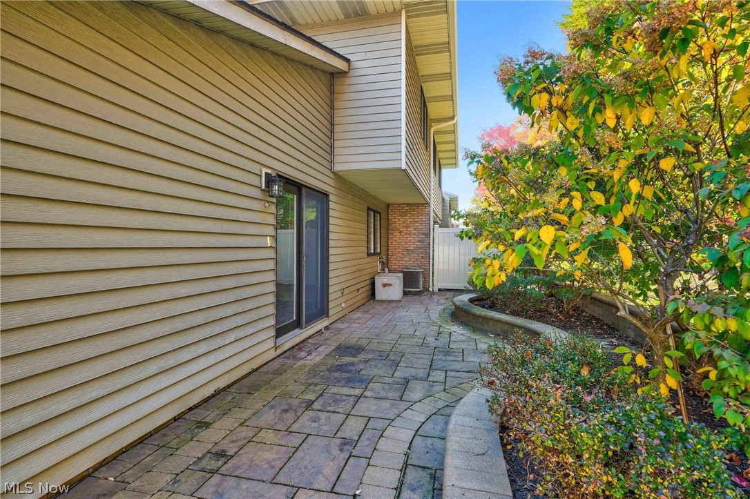 6620 Ivy Lane Middleburg Heights OH 44130