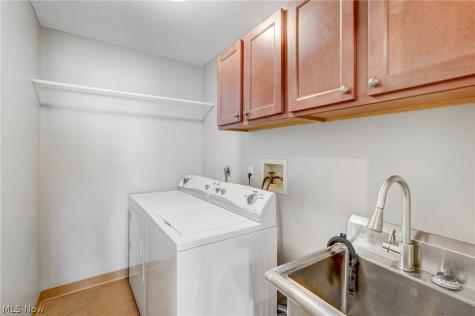 6620 Ivy Lane Middleburg Heights OH 44130