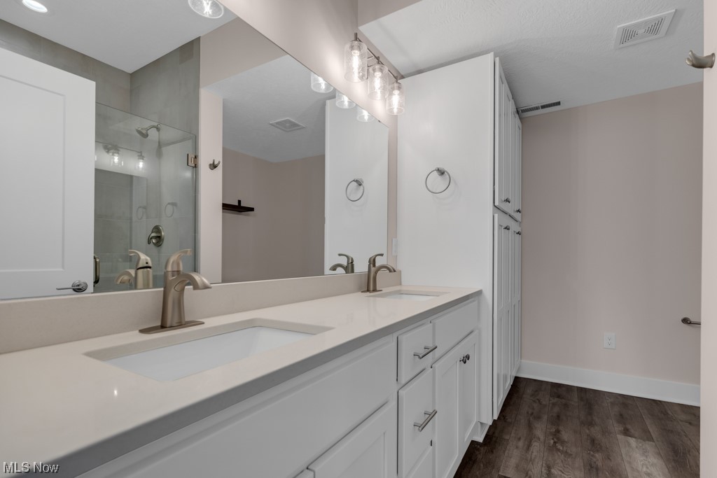 5051 Shepherds Glen Willoughby OH 44094