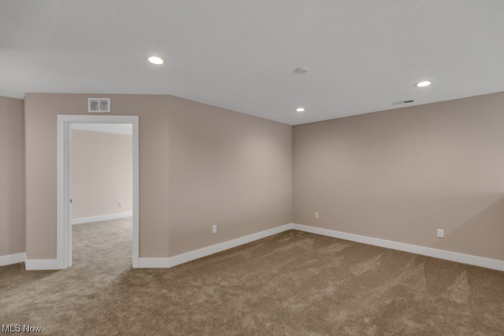 5051 Shepherds Glen Willoughby OH 44094