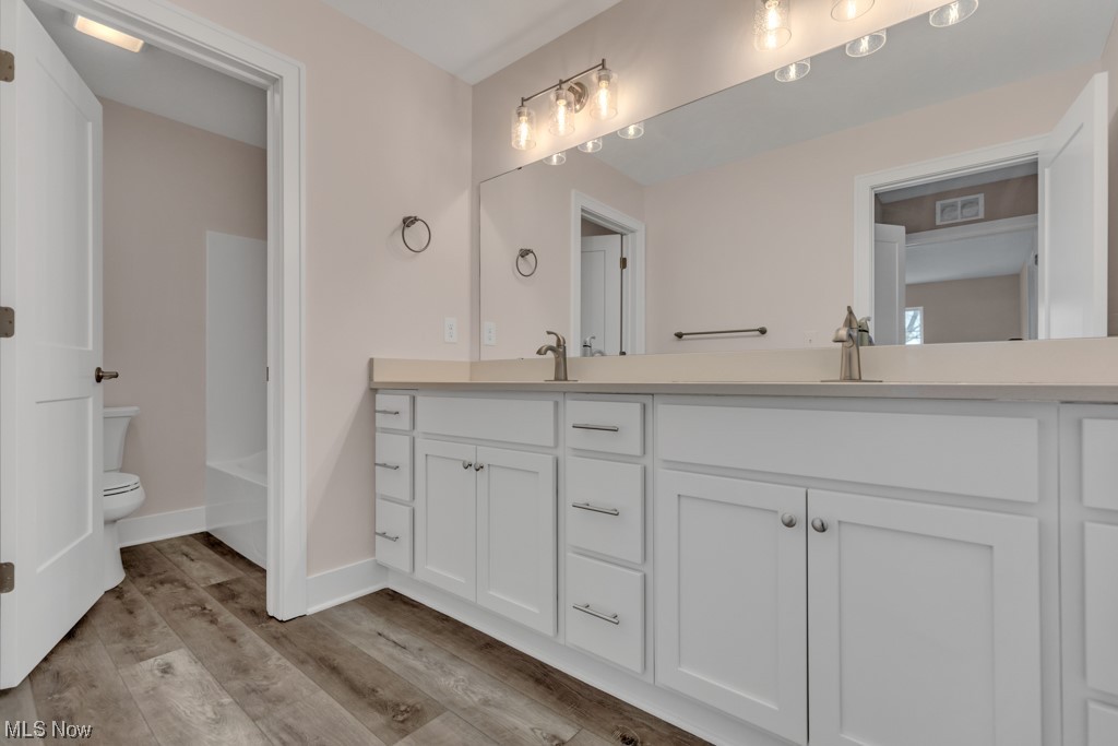 5051 Shepherds Glen Willoughby OH 44094