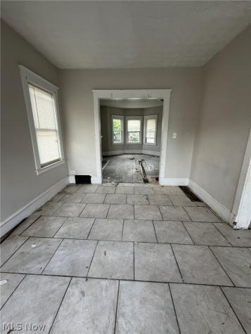 2082 W 98th Street Cleveland OH 44102