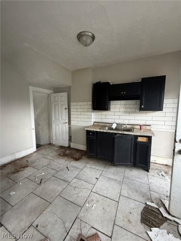 2082 W 98th Street Cleveland OH 44102