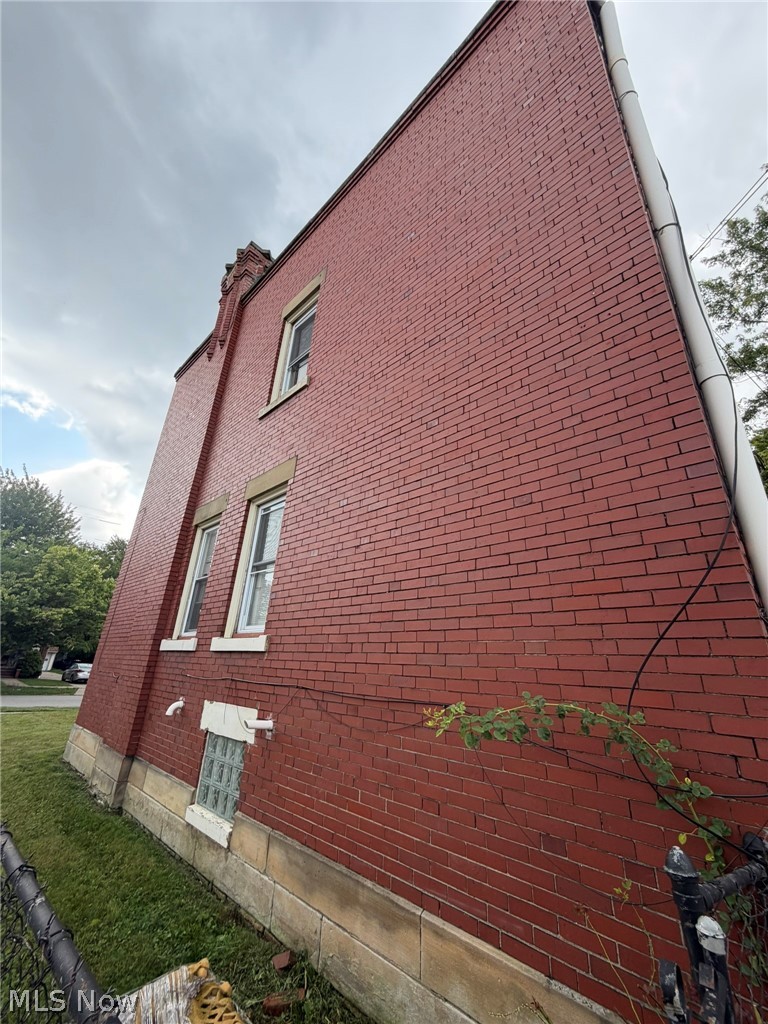 2082 W 98th Street Cleveland OH 44102