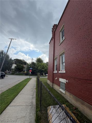 2082 W 98th Street Cleveland OH 44102