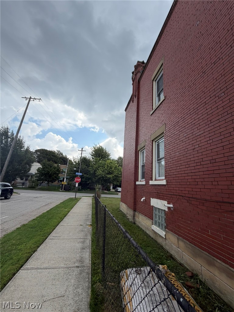 2082 W 98th Street Cleveland OH 44102