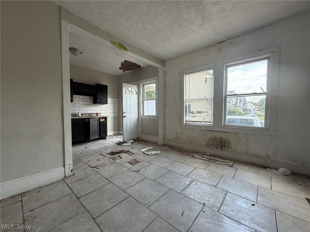 2082 W 98th Street Cleveland OH 44102
