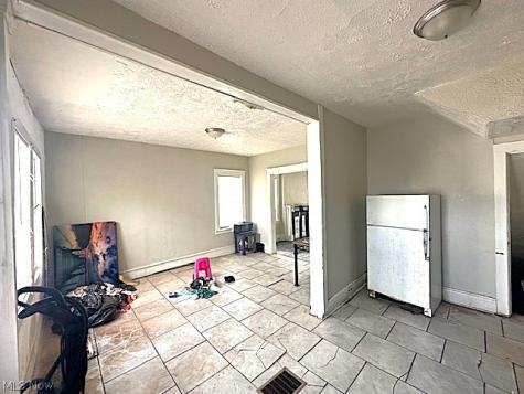 2082 W 98th Street Cleveland OH 44102