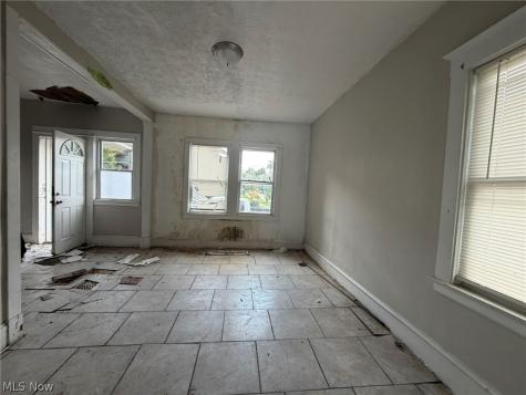 2082 W 98th Street Cleveland OH 44102