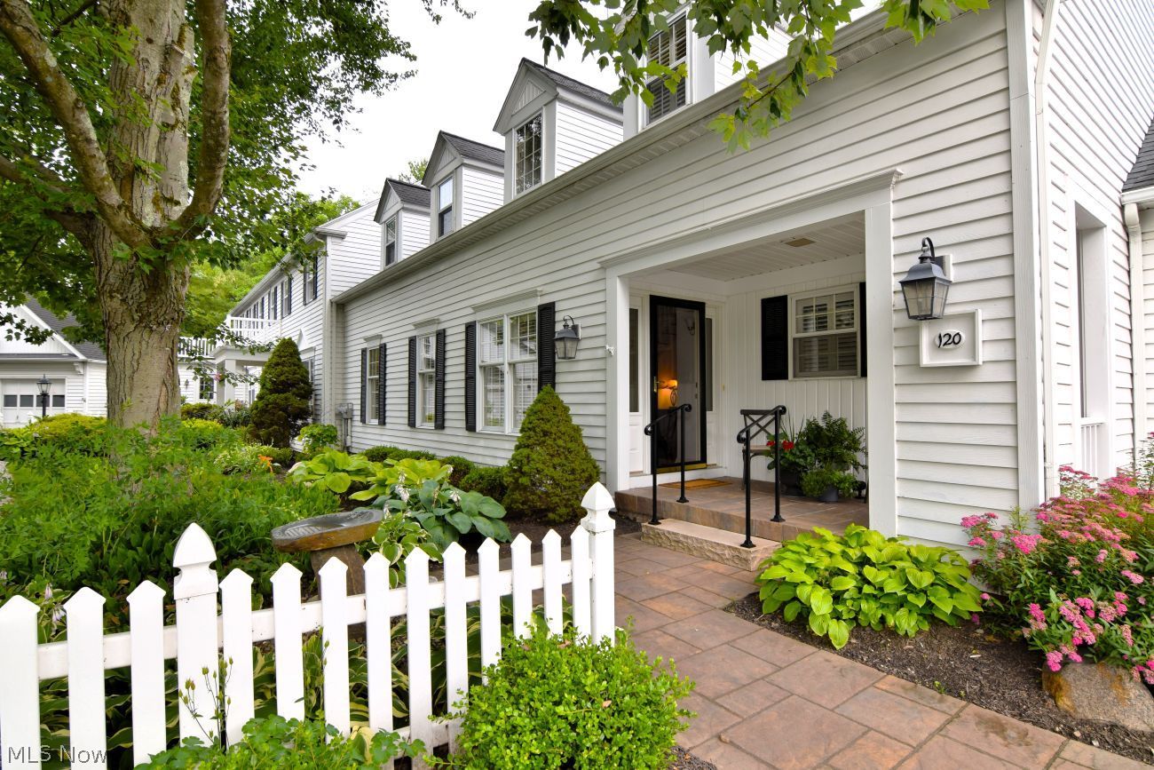 120 Manor Brook Drive Chagrin Falls OH 44022