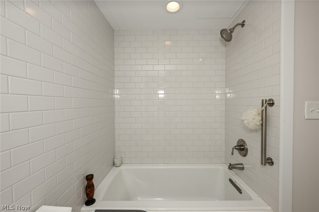 275 N Portage Path Akron OH 44303