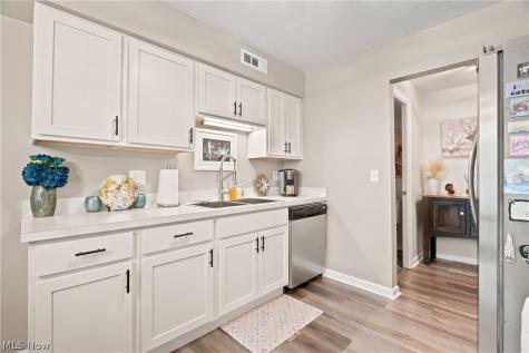 20468 Williamsburg Court Middleburg Heights OH 44130