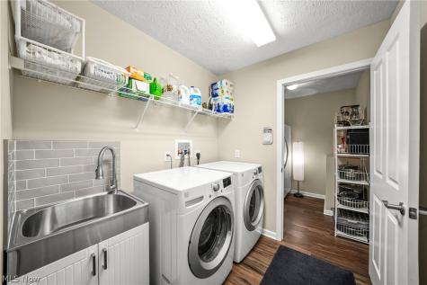 1942 Woods Drive Streetsboro OH 44241