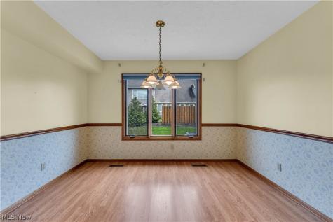 120 Ambleside Way Amherst OH 44001
