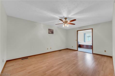 120 Ambleside Way Amherst OH 44001