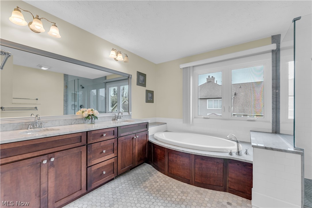 120 Ambleside Way Amherst OH 44001
