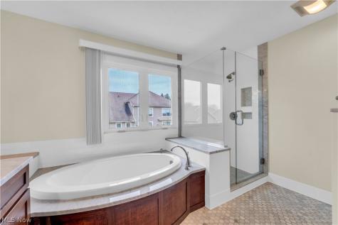120 Ambleside Way Amherst OH 44001