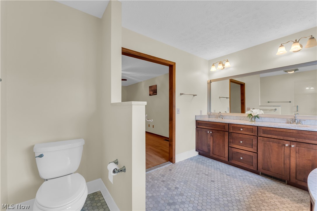 120 Ambleside Way Amherst OH 44001
