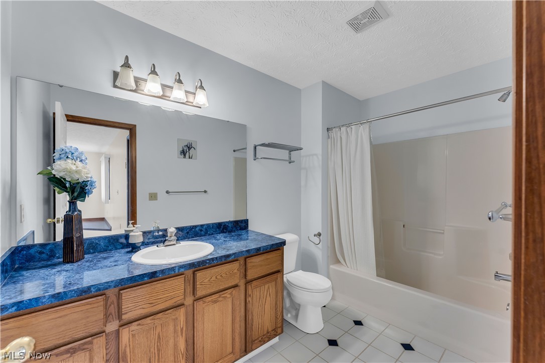 120 Ambleside Way Amherst OH 44001