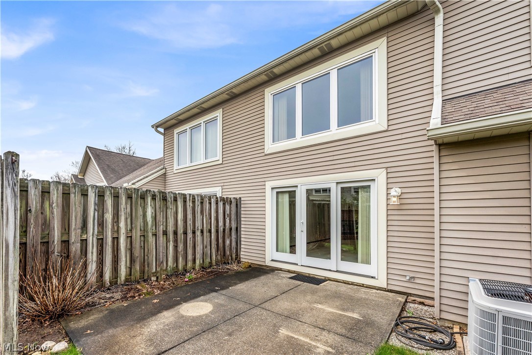 120 Ambleside Way Amherst OH 44001