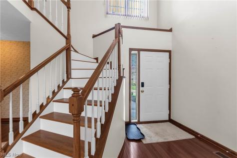 120 Ambleside Way Amherst OH 44001
