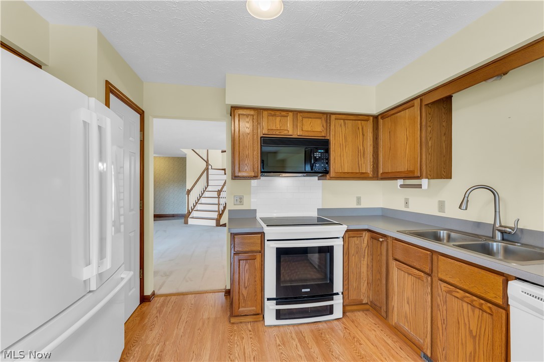 120 Ambleside Way Amherst OH 44001