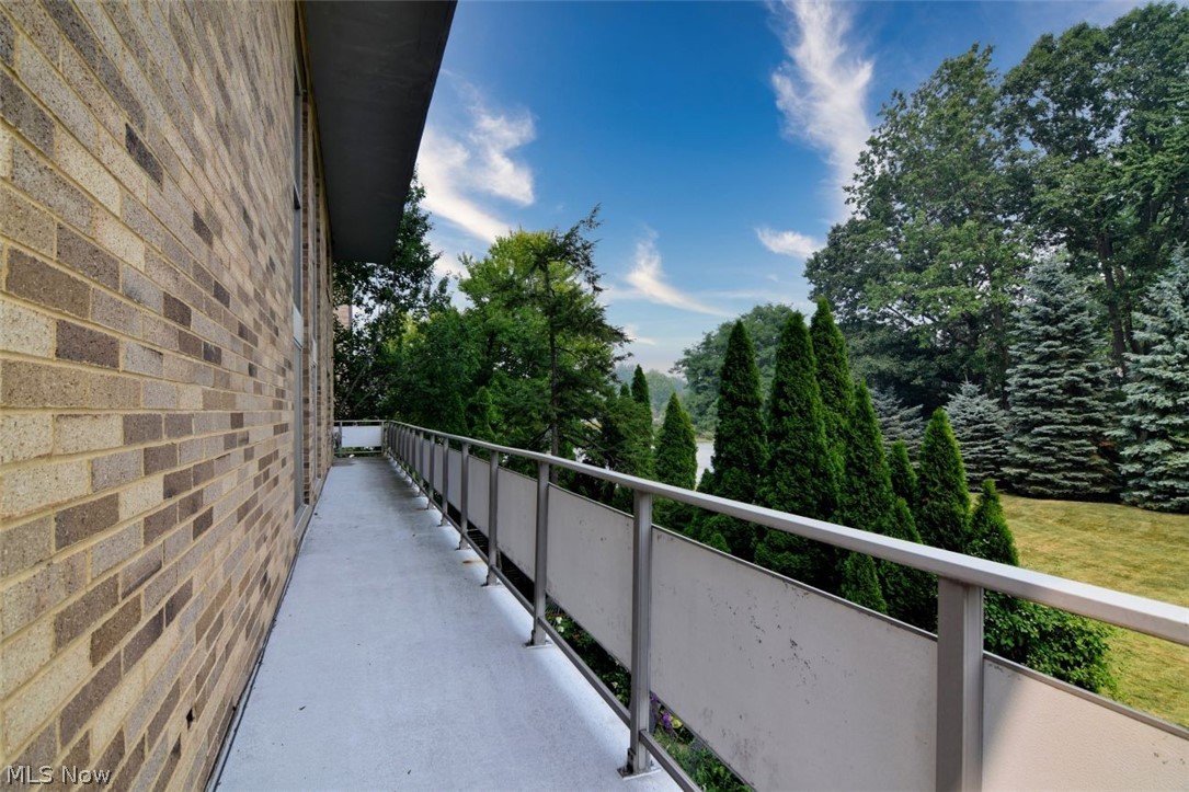 2202 Acacia Park Drive Lyndhurst OH 44124