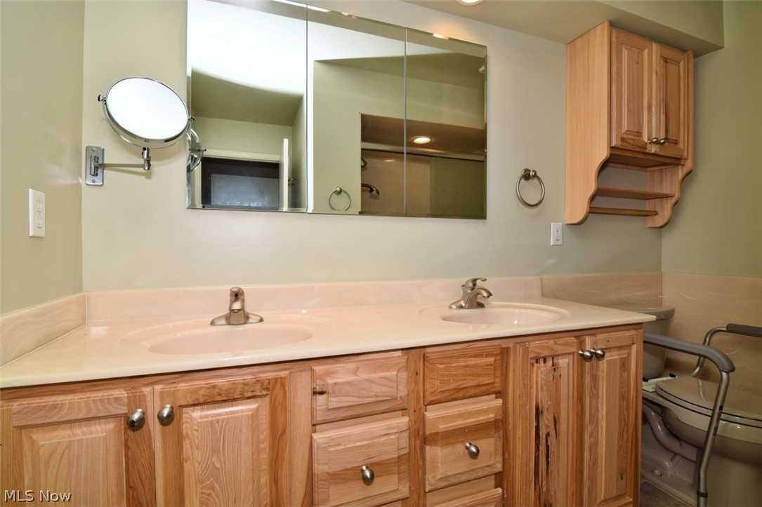 2202 Acacia Park Drive Lyndhurst OH 44124