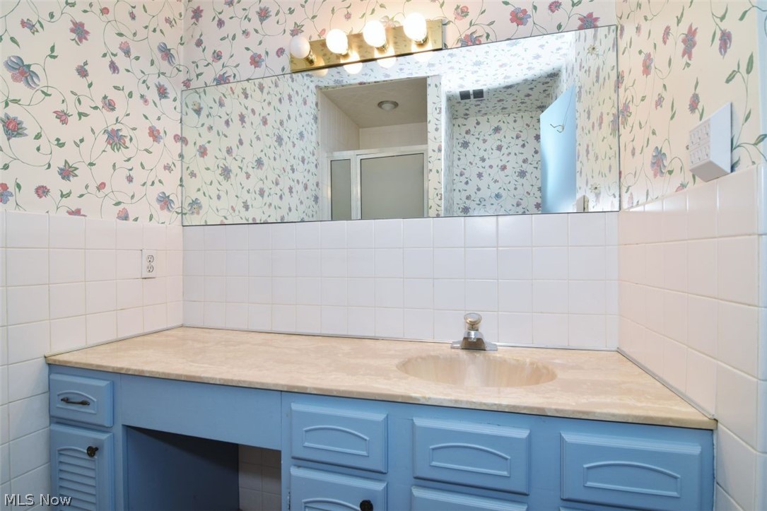 2202 Acacia Park Drive Lyndhurst OH 44124