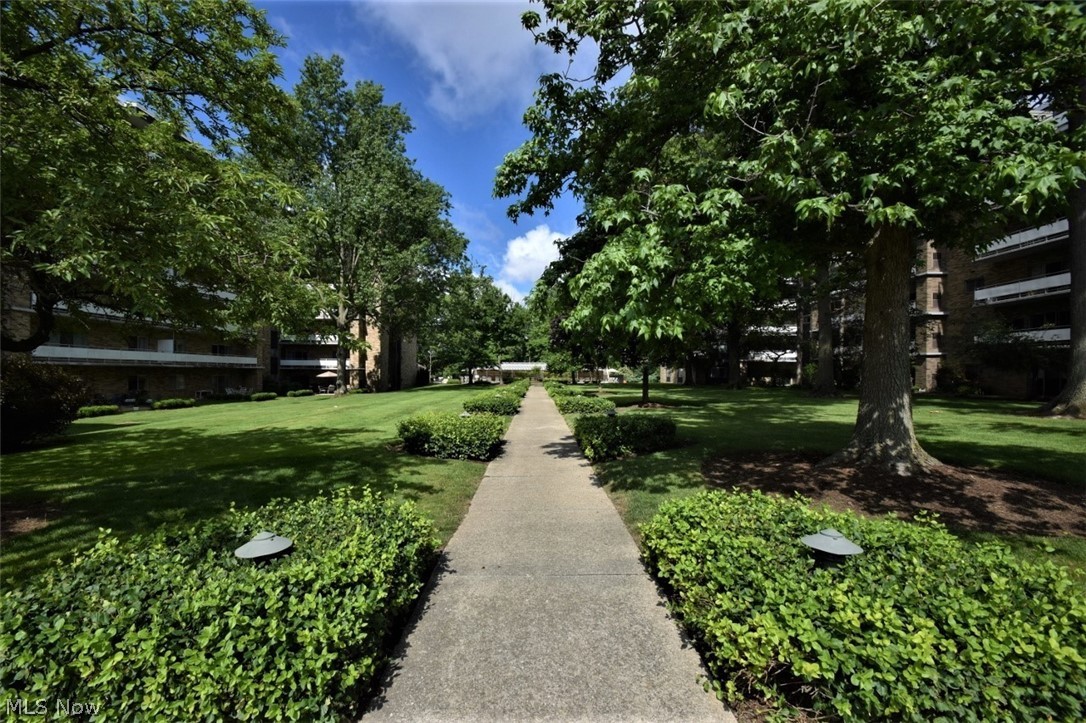2202 Acacia Park Drive Lyndhurst OH 44124