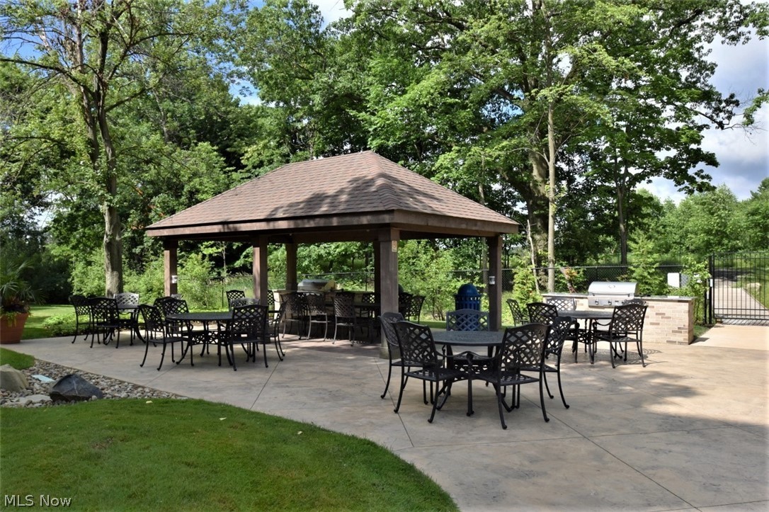 2202 Acacia Park Drive Lyndhurst OH 44124